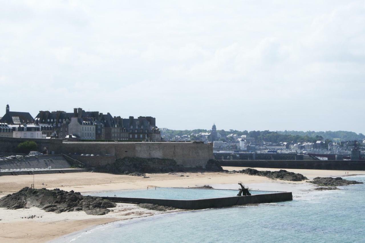 Jacques Melchior Meuble De Tourisme 3 Etoiles Intra Muros Saint-Malo Exteriör bild